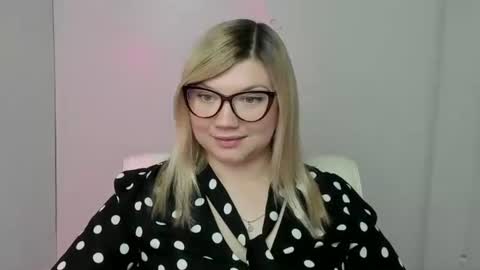 Snapshot of molly_moree chatting on 10/09/25, 06:06 Molly online show from 10/09/25, 06:06