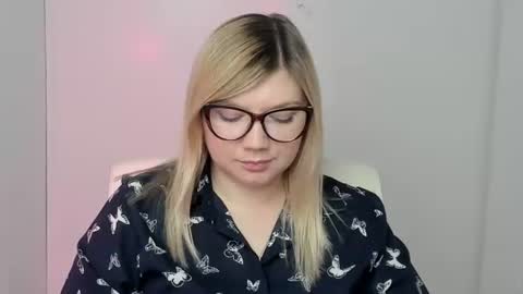 Snapshot of molly_moree chatting on 10/12/25, 12:26 Molly online show from 10/12/25, 12:26