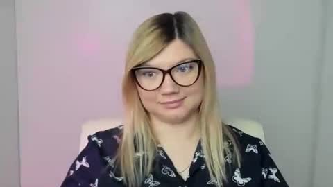 Snapshot of molly_moree chatting on 10/23/25, 06:45 Molly online show from 10/23/25, 06:45