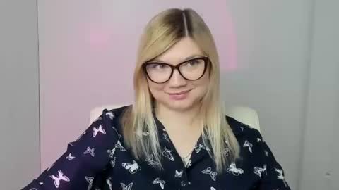 Snapshot of molly_moree chatting on 10/26/25, 12:55 Molly online show from 10/26/25, 12:55