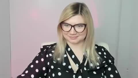 Snapshot of molly_moree chatting on 11/03/25, 01:12 Molly online show from 11/03/25, 01:12