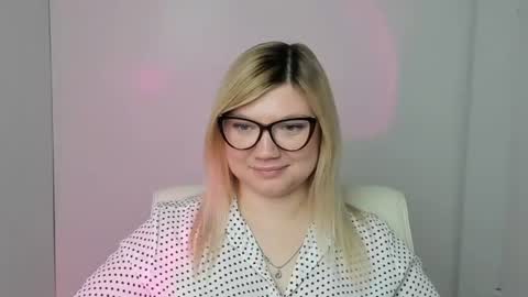 Snapshot of molly_moree chatting on 11/05/25, 01:44 Molly online show from 11/05/25, 01:44