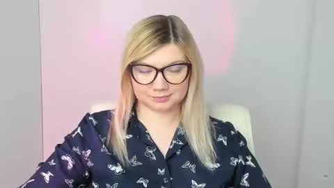 Snapshot of molly_moree chatting on 11/10/25, 12:59 Molly online show from 11/10/25, 12:59