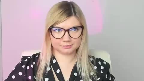 Snapshot of molly_moree chatting on 11/11/25, 02:39 Molly online show from 11/11/25, 02:39