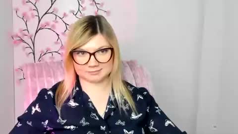 Snapshot of molly_moree chatting on 01/05/26, 05:27 Molly online show from 01/05/26, 05:27