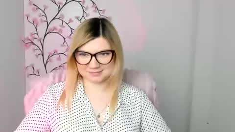Snapshot of molly_moree chatting on 01/12/26, 01:05 Molly online show from 01/12/26, 01:05