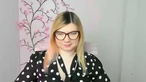 Snapshot of molly_moree chatting on 01/13/26, 12:43 Molly online show from 01/13/26, 12:43