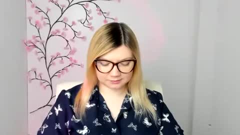 Snapshot of molly_moree chatting on 01/17/26, 06:51 Molly online show from 01/17/26, 06:51