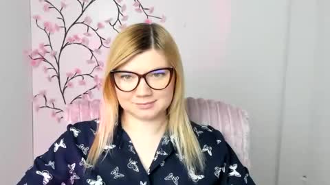 Snapshot of molly_moree chatting on 02/04/26, 12:44 Molly online show from 02/04/26, 12:44