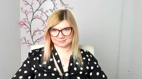 Snapshot of molly_moree chatting on 02/05/26, 03:16 Molly online show from 02/05/26, 03:16