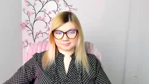 Snapshot of molly_moree chatting on 02/06/26, 01:36 Molly online show from 02/06/26, 01:36