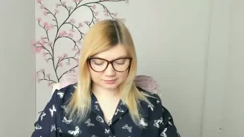 Snapshot of molly_moree chatting on 02/08/26, 01:03 Molly online show from 02/08/26, 01:03