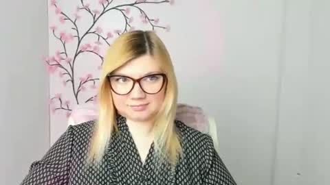 Snapshot of molly_moree chatting on 02/09/26, 12:42 Molly online show from 02/09/26, 12:42