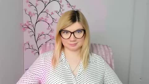 Snapshot of molly_moree chatting on 02/16/26, 12:45 Molly online show from 02/16/26, 12:45