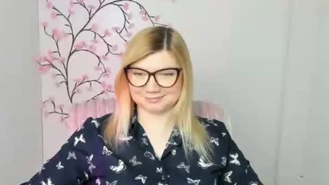 Snapshot of molly_moree chatting on 02/17/26, 12:56 Molly online show from 02/17/26, 12:56