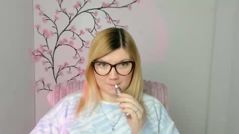 Snapshot of molly_moree chatting on 02/18/26, 12:34 Molly online show from 02/18/26, 12:34