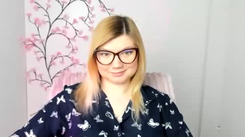 Snapshot of molly_moree chatting on 02/22/26, 12:47 Molly online show from 02/22/26, 12:47