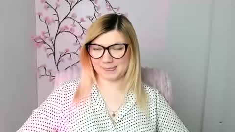 Snapshot of molly_moree chatting on 02/23/26, 12:46 Molly online show from 02/23/26, 12:46