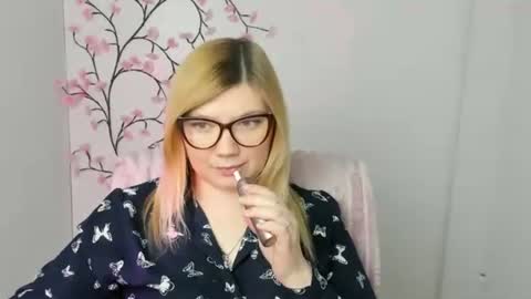 Snapshot of molly_moree chatting on 02/24/26, 12:36 Molly online show from 02/24/26, 12:36