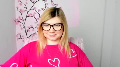 Snapshot of molly_moree chatting on 02/25/26, 12:37 Molly online show from 02/25/26, 12:37