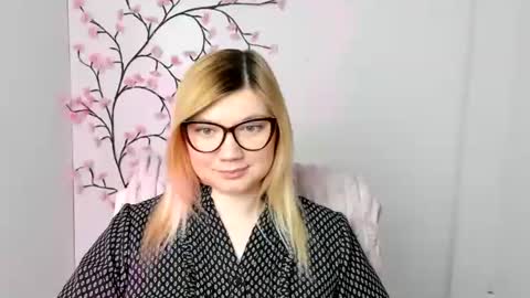Snapshot of molly_moree chatting on 02/26/26, 01:10 Molly online show from 02/26/26, 01:10