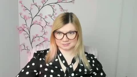 Snapshot of molly_moree chatting on 03/03/26, 12:33 Molly online show from 03/03/26, 12:33