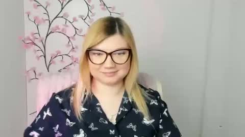 Snapshot of molly_moree chatting on 03/05/26, 12:56 Molly online show from 03/05/26, 12:56