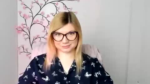 Snapshot of molly_moree chatting on 03/07/26, 06:43 Molly online show from 03/07/26, 06:43