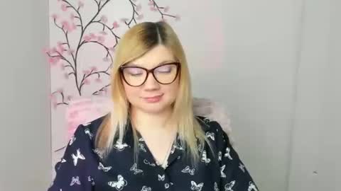 Snapshot of molly_moree chatting on 03/10/26, 01:16 Molly online show from 03/10/26, 01:16