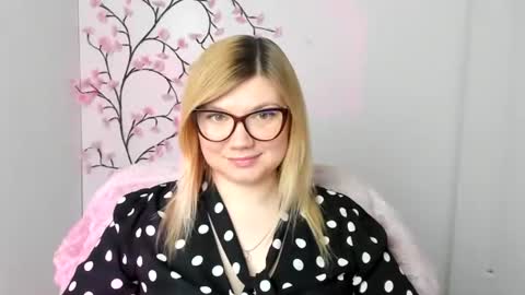 Snapshot of molly_moree chatting on 03/12/26, 12:55 Molly online show from 03/12/26, 12:55