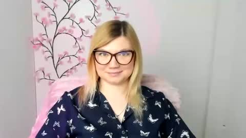 Snapshot of molly_moree chatting on 03/13/26, 01:51 Molly online show from 03/13/26, 01:51