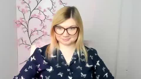Snapshot of molly_moree chatting on 03/19/26, 12:53 Molly online show from 03/19/26, 12:53