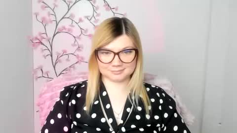 Snapshot of molly_moree chatting on 03/25/26, 01:50 Molly online show from 03/25/26, 01:50