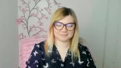 Snapshot of molly_moree chatting on 03/26/26, 12:44 Molly online show from 03/26/26, 12:44
