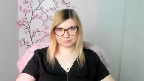 Snapshot of molly_moree chatting on 03/27/26, 01:00 Molly online show from 03/27/26, 01:00