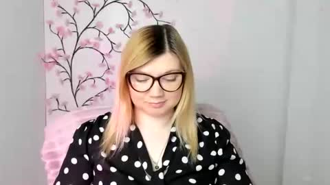 Snapshot of molly_moree chatting on 03/31/26, 11:32 Molly online show from 03/31/26, 11:32