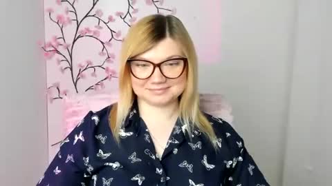 Snapshot of molly_moree chatting on 04/01/26, 01:41 Molly online show from 04/01/26, 01:41