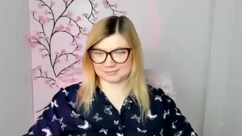 Snapshot of molly_moree chatting on 04/03/26, 11:41 Molly online show from 04/03/26, 11:41