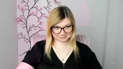 Snapshot of molly_moree chatting on 04/04/26, 12:02 Molly online show from 04/04/26, 12:02