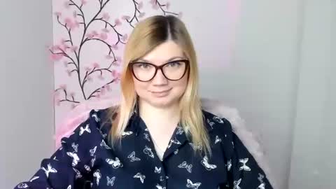 Snapshot of molly_moree chatting on 04/15/26, 11:39 Molly online show from 04/15/26, 11:39