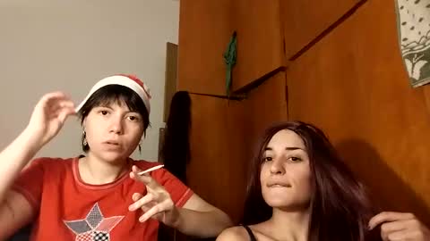 Snapshot of molly_popp chatting on 12/26/24, 02:01 Molly Pop online show from 12/26/24, 02:01