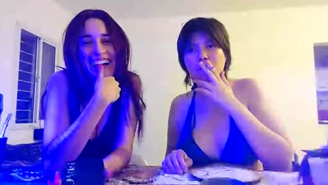 Snapshot of molly_popp chatting on 02/23/25, 07:00 Molly Pop online show from 02/23/25, 07:00