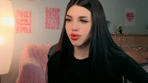 Snapshot of molly_rettyy chatting on 05/04/26, 04:19 Molly online show from 05/04/26, 04:19
