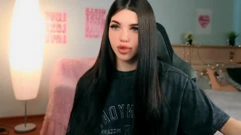 Snapshot of molly_rettyy chatting on 05/18/26, 03:46 Molly online show from 05/18/26, 03:46