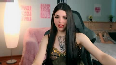 Snapshot of molly_rettyy chatting on 05/19/26, 04:08 Molly online show from 05/19/26, 04:08