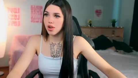 Snapshot of molly_rettyy chatting on 06/14/26, 04:14 Molly online show from 06/14/26, 04:14