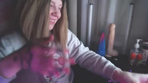 I have new photos come and see with love Molly online show from 01/12/25, 12:28