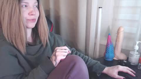 I have new photos come and see with love Molly online show from 01/16/25, 07:17