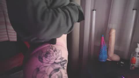 I have new photos come and see with love Molly online show from 01/16/25, 05:55