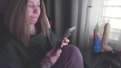 I have new photos come and see with love Molly online show from 01/17/25, 07:08